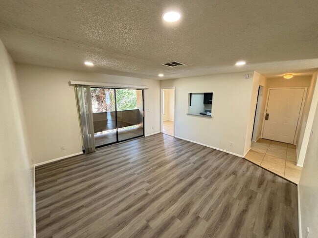 Foto del edificio - 2883 Wheelwright Dr