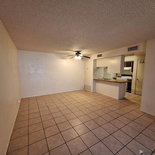 Foto del edificio - 1234 W 20th Pl