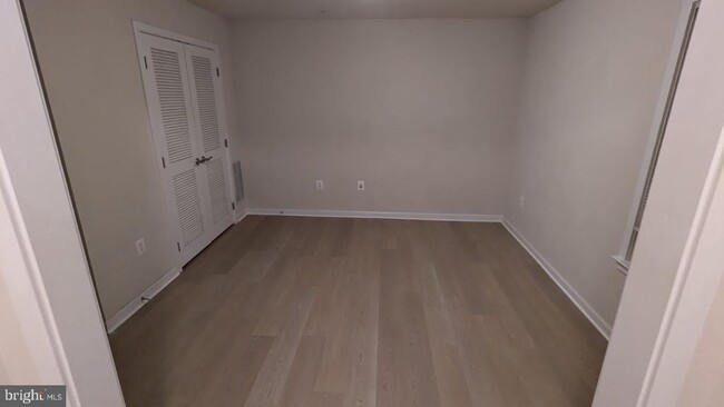 Building Photo - 9680 Cedar Farm Cir