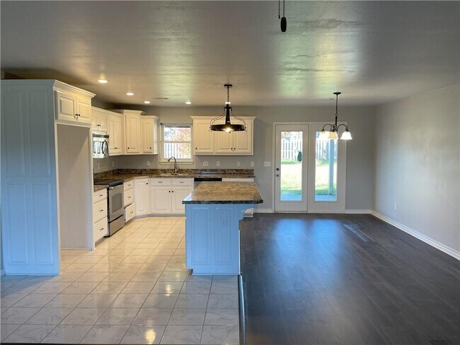 Building Photo - 502 Eagle Dr