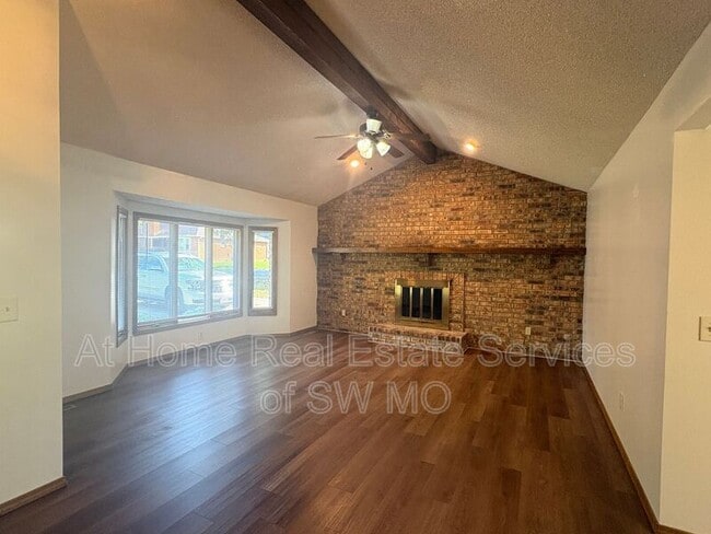 Building Photo - 1310 W Bradley St