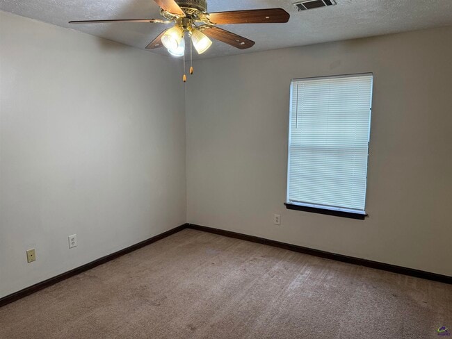 Building Photo - 108 Renoir Ln