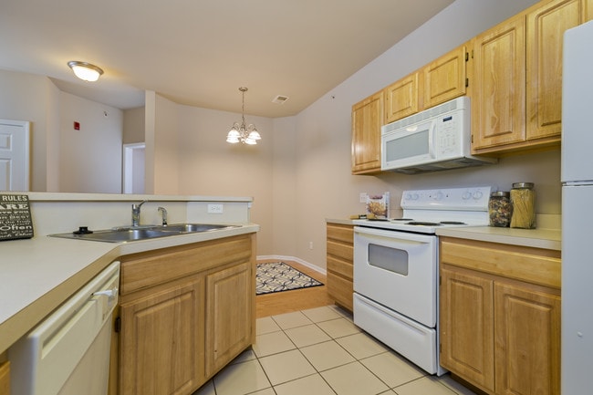 Kitchen - Town Commons Apartments