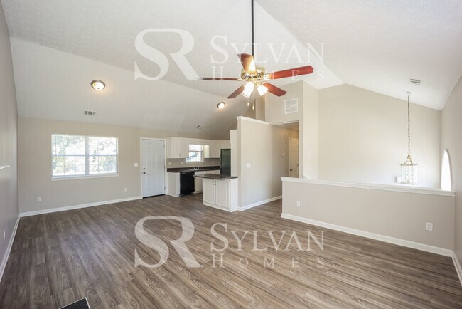 Foto del edificio - The living is easy in this 3 bedroom, 2 ba...