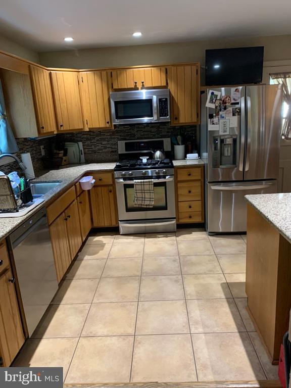 Foto del edificio - 6902 Stoneybrooke Ln