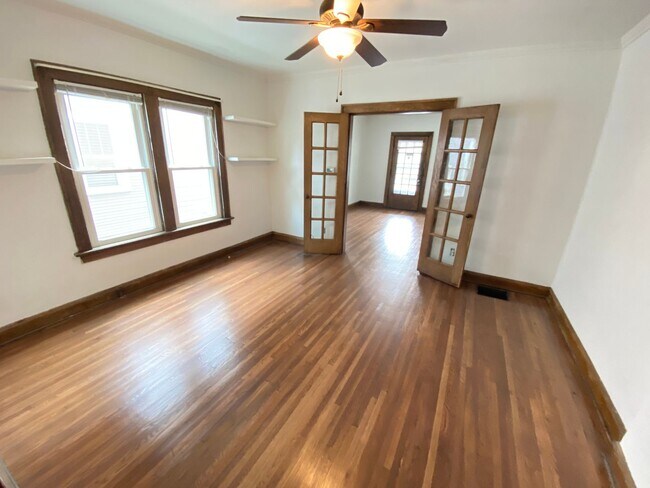Foto del edificio - Indianola Ave 2890-2892 NSLLC