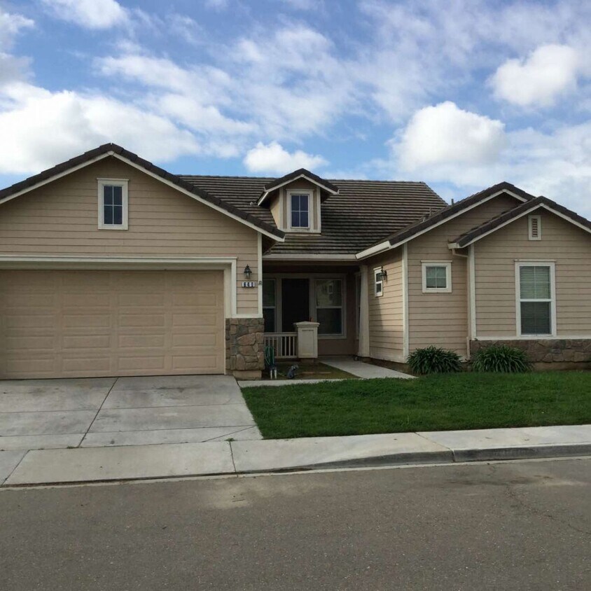 Primary Photo - 640 Crevison Peak Dr