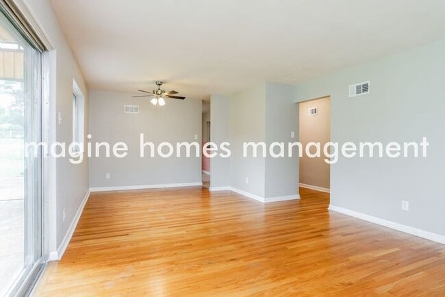 Building Photo - 3 Bedroom, Pet-Friendly Home near Affton S...