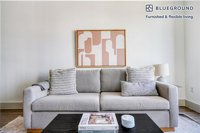 Foto del edificio - 710 E 3rd St