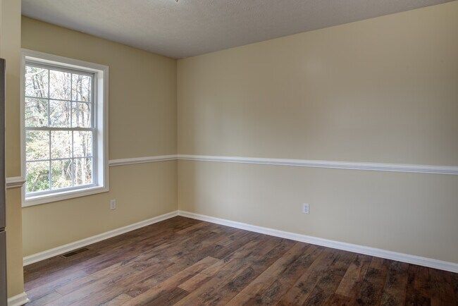 Área de comedor - 216 Windsor Ct