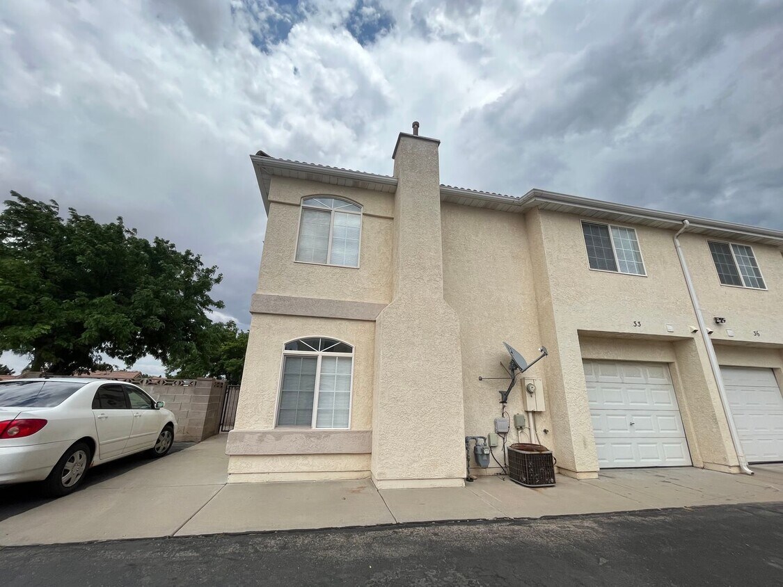 Primary Photo - Fiddlers Townhome!