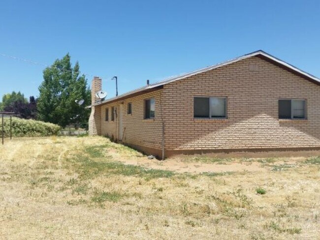 Building Photo - 290 E 400 S