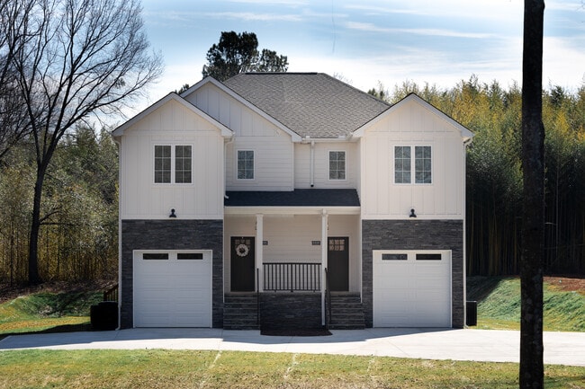 Building Photo - 555 Dallas Rd