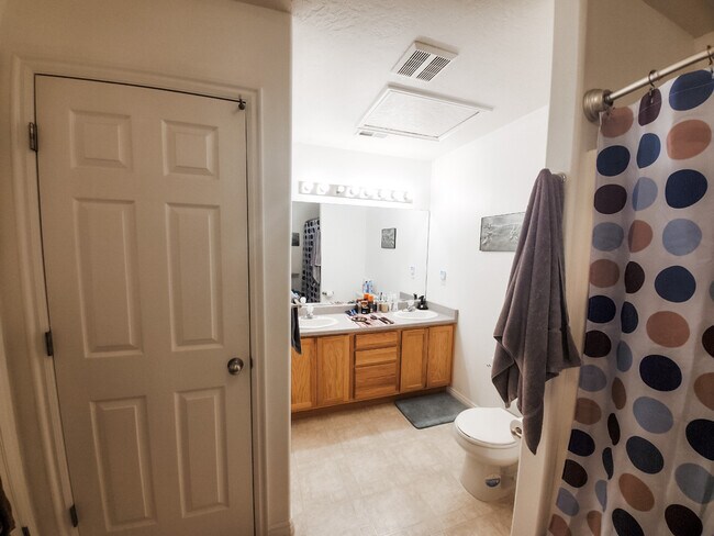 Building Photo - 1430 W Westbury Way