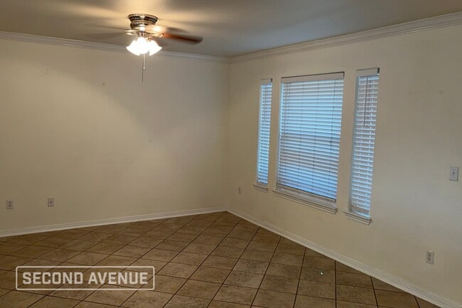 Building Photo - 2201 Encino Dr