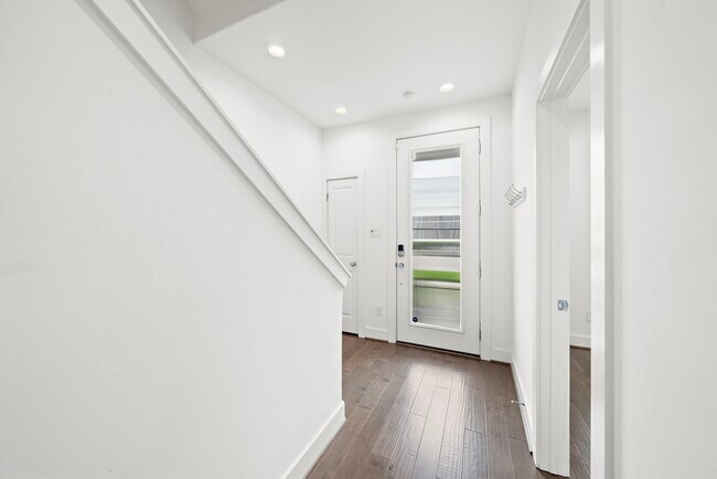 Building Photo - 2603 Hutchins St
