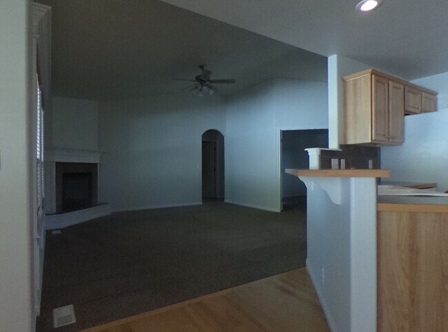 Building Photo - 2603 S Burgdorf Way