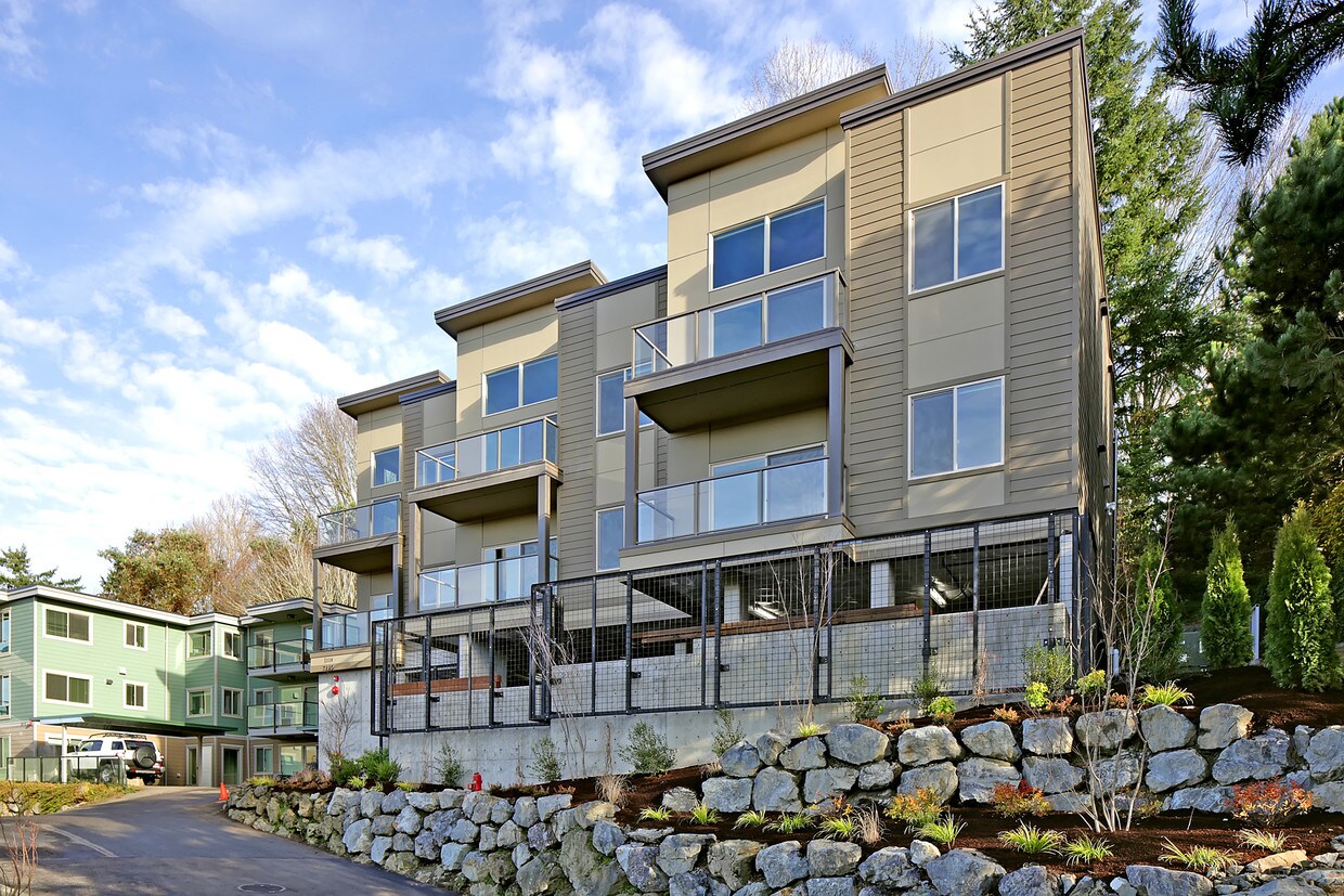 3220 81st Pl SE, Mercer Island, WA 98040 Apartments in Mercer Island