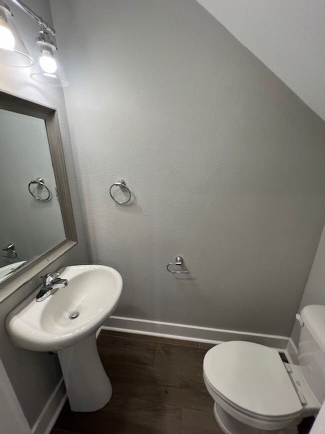 Building Photo - 3B/2.5B Townhome Available in Lake Charles