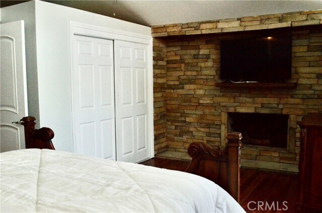 Building Photo - 519 W Baker Ave