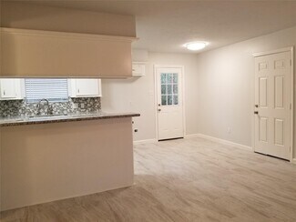 Building Photo - 237 N Forest Dr