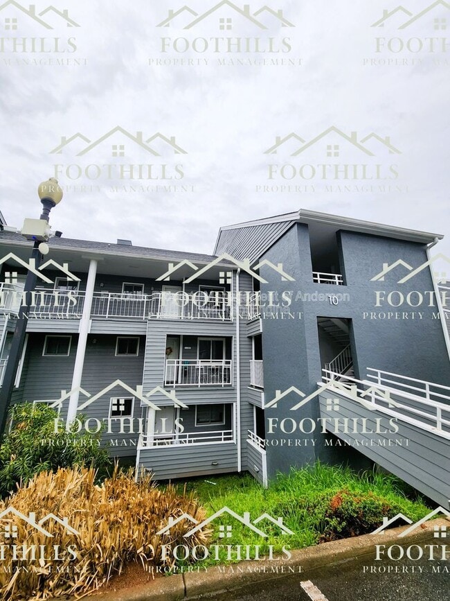 Building Photo - 1011 Northlake Dr