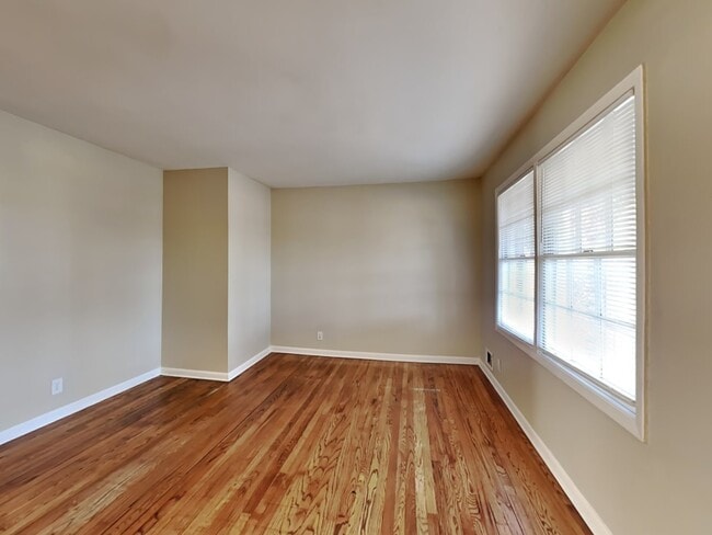 Building Photo - 2119 Royal Fox Way