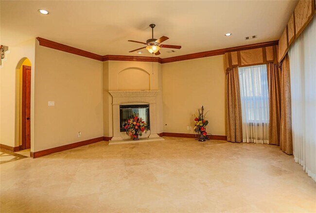 Building Photo - 1102 Windsor Lakes Dr