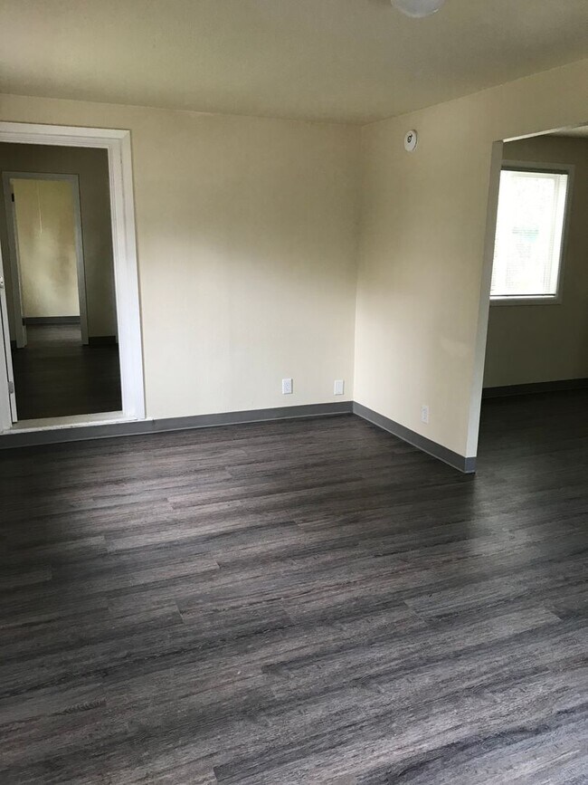 Building Photo - [HUD 1087] 2 Bedroom 2 Bathroom w/ Large Back Yard