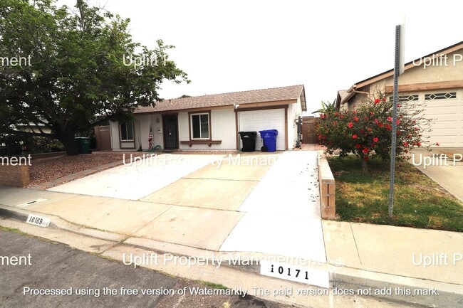 Building Photo - 2 bed, 1.5 bath Home in Mira Mesa AVAILBLE...
