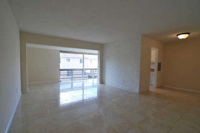 Building Photo - 20490 NW 7 Ave #12