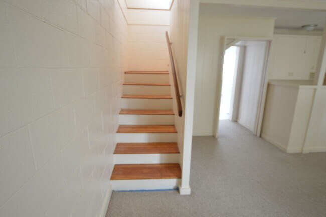 Building Photo - Charming 2 story Cottage in Lower Manoa