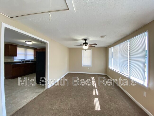 Building Photo - 818 Carver Ln