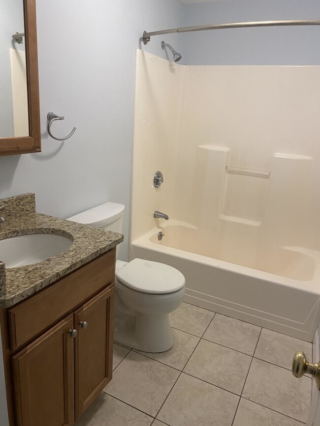 Building Photo - 3 Hill Ct