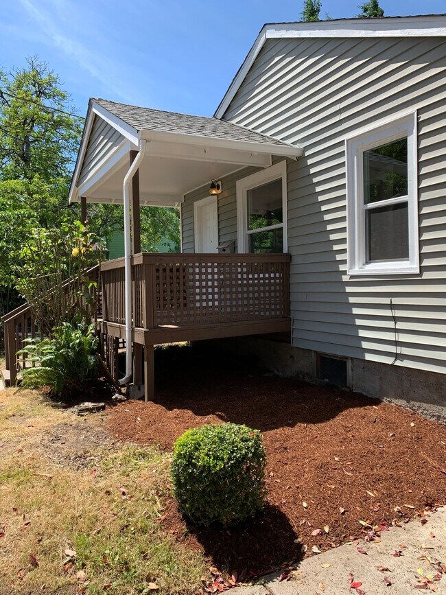 Foto del edificio - Charming Remodeled 2 Bedroom Home In Downt...