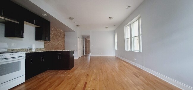 Building Photo - 229 E 51st St