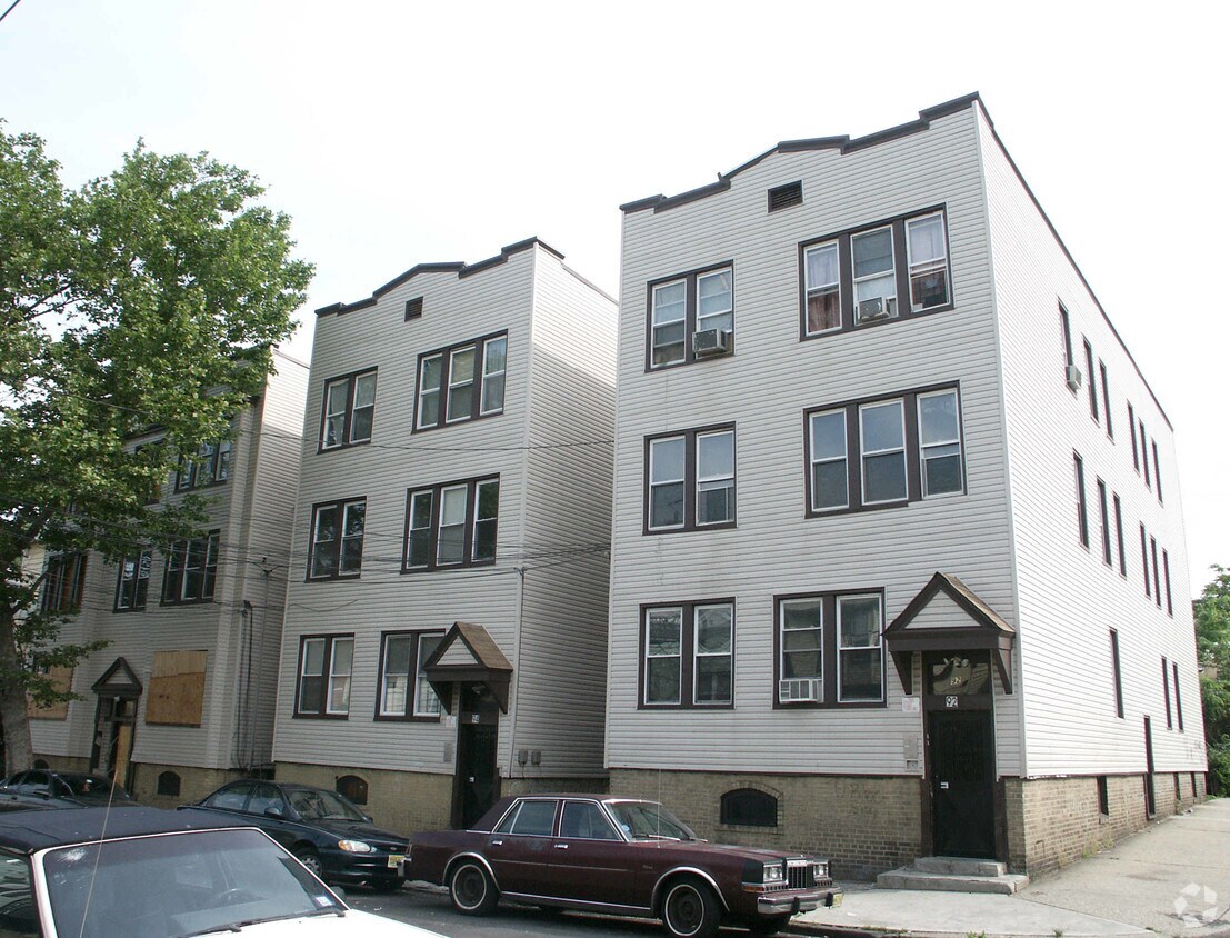 Building Photo - 92 Woodlawn Ave