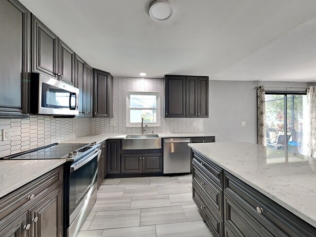 Building Photo - 800 Black Duck Dr