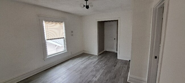 Building Photo - 29 Sutton St SW