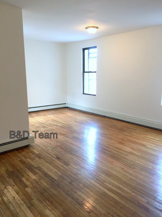 living space - 2056 Morris Ave