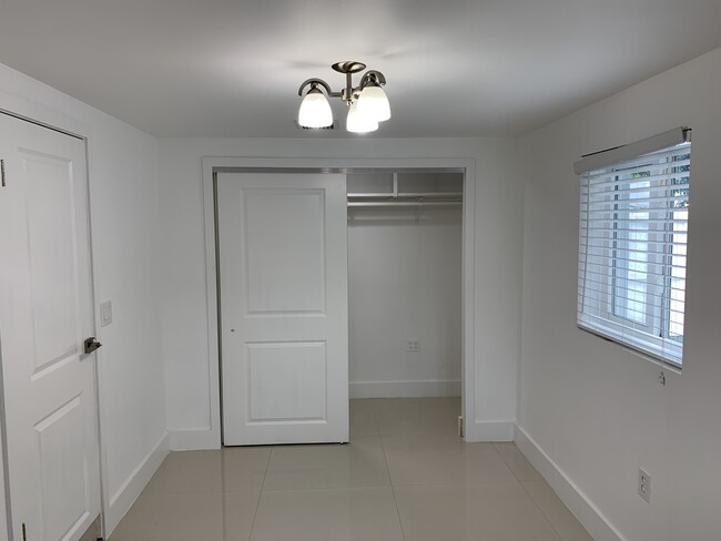 Foto del edificio - 2361 SW 17th St