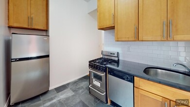Building Photo - 415 E 73rd St