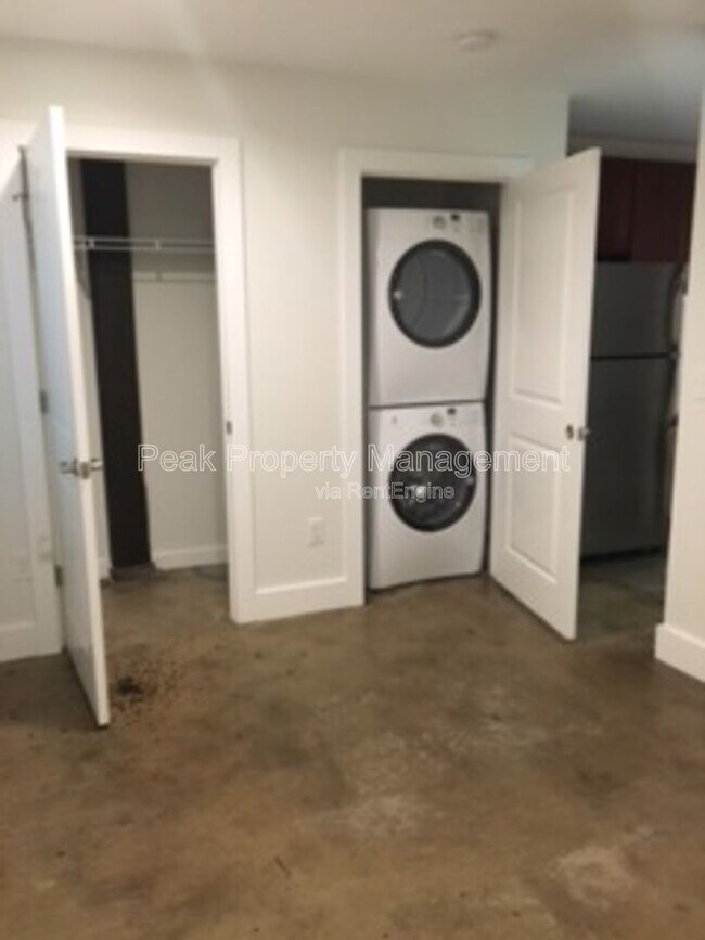 Building Photo - 219 E Bank St