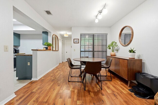 Foto del edificio - Rockwood Villa 2 bedroom 2 1/2 bath condo