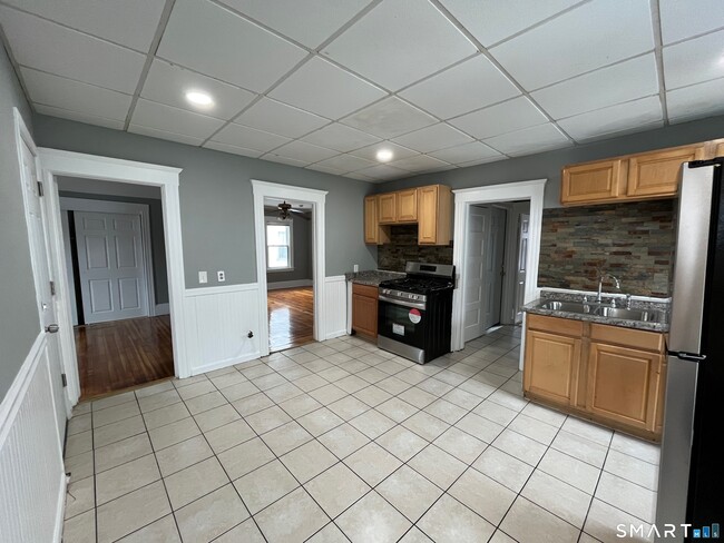 Foto del edificio - 146 Black Rock Ave