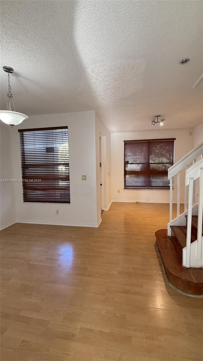 Foto del edificio - 8735 SW 152nd Ave