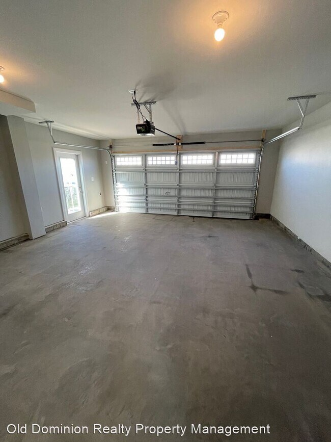 Building Photo - 4 br, 2.5 bath House - 2065 Tailor Drive