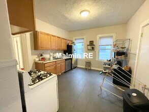 Building Photo - 10 Wave Ave