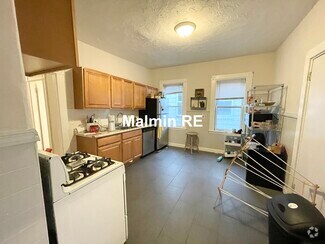 Building Photo - 10 Wave Ave