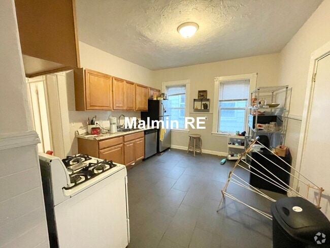 Building Photo - 10 Wave Ave